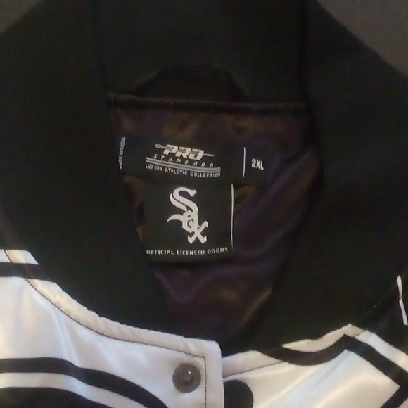 Men's 2XL Chicago White Sox Cooperstown Collection Men's Jacket - Picture 4 of 7